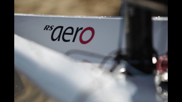 Ультралегковесная шлюпка RS AERO, изготовленная из эпоксидной смолы SR 8500 компании SICOMIN